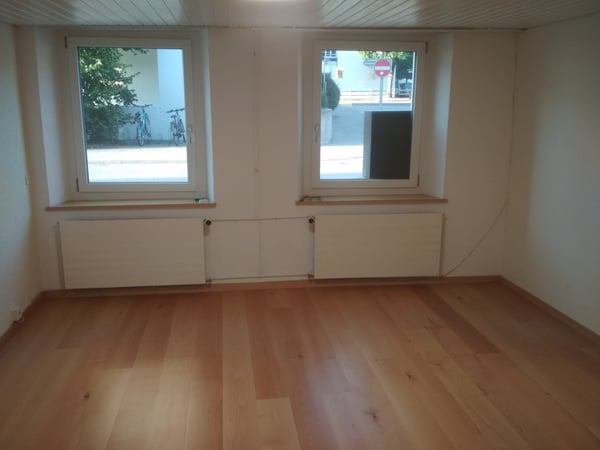 Mümliswil: Schöne 1.5 Zi. Wohnung, im EG mit Hof und Balkon 1