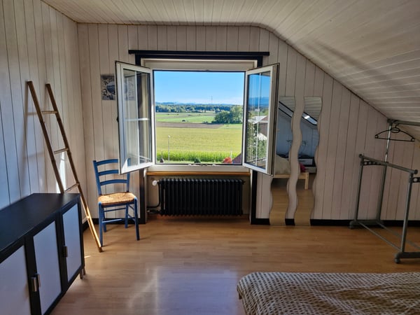 WG Zimmer möbliert in Gampelen / Murten 1