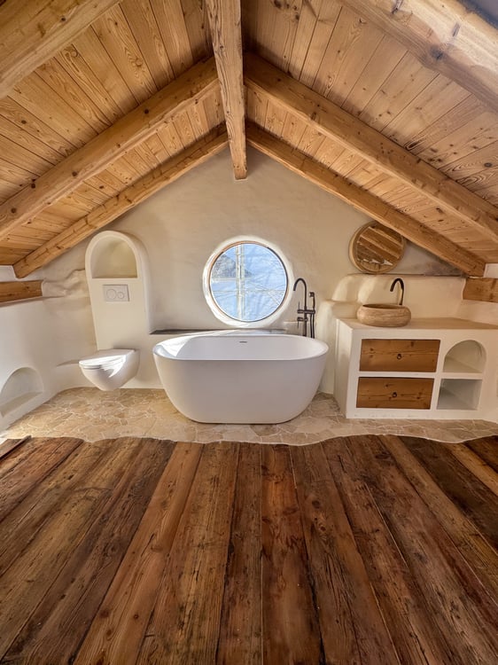 Petite Maison atypique sur 3 étages à louer 1