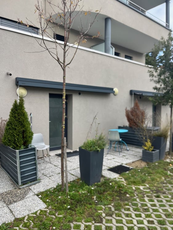 Studio en face du lac et proche de l'université et du centre 1