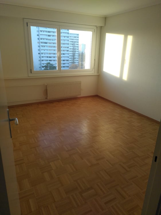 Chambre non-meublée spacieuse et lumineuse à 1 km de Riponne 1