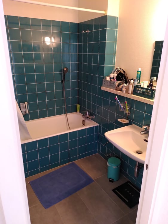 Chambre non-meublée spacieuse et lumineuse à 1 km de Riponne 3