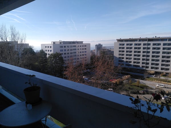 Chambre non-meublée spacieuse et lumineuse à 1 km de Riponne 2