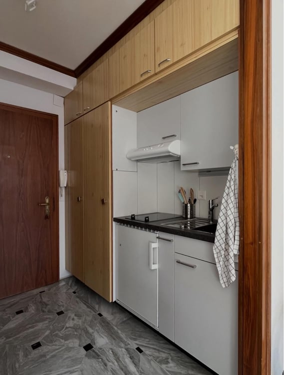 Studio meiblé centre ville de Sion 4