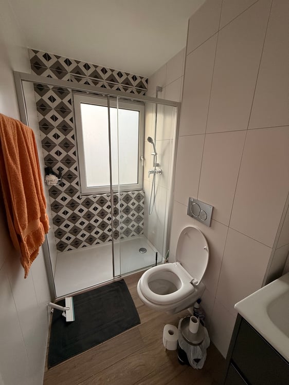 Studio meublé à louer, emplacement central à Sion 4