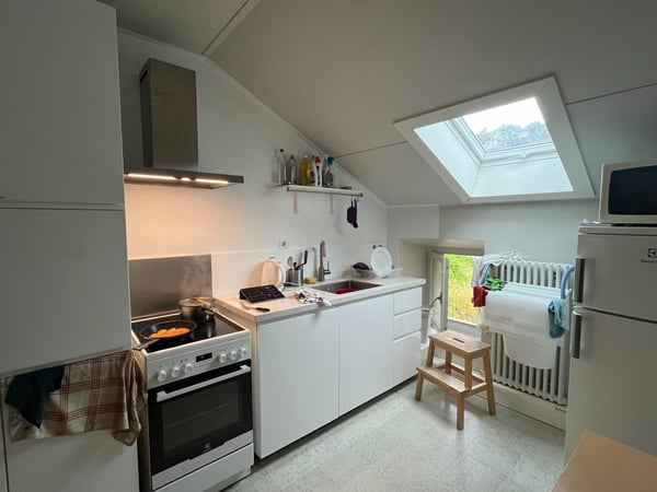 Chambre meublée avec douche et wc à louer, proche de la gare 5