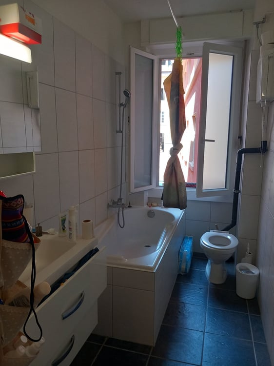 Chambre lumineuse en colocation sous-gare Lausanne 3