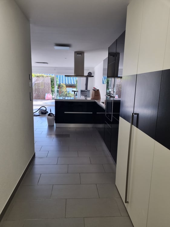 1 pces 1/1 à Chamoson libre de suite CHF 1150 yc charges