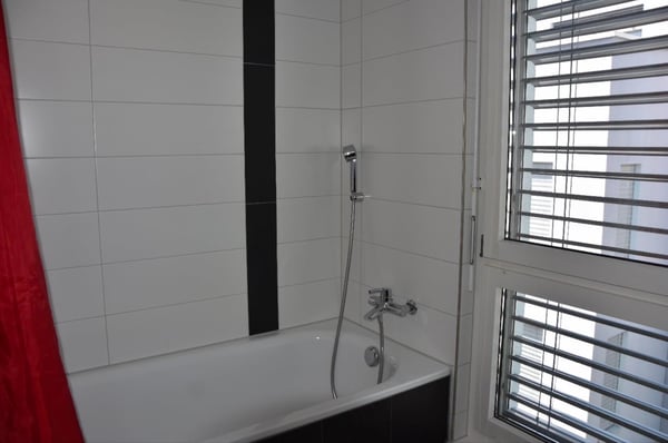 Moderne 1.5-Zimmer-Wohnung mit Balkon und Garage in Bern 4