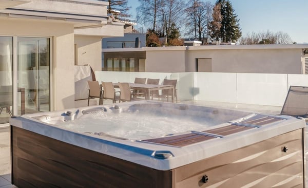 Studio-Zimmer in WG mit Terrasse & Jacuzzi - 1. Monat gesche 2