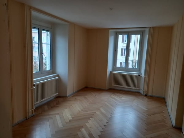 A louer Chaux-de-Fonds, 1 pièces, rue de la Paix 7 4