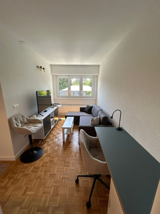 Petit appartement Meublé bien équipé à louer. Proche gare. 5
