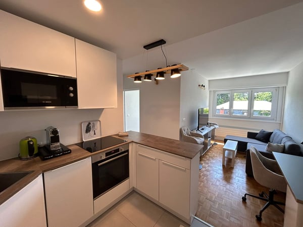 Petit appartement Meublé bien équipé à louer. Proche gare. 2