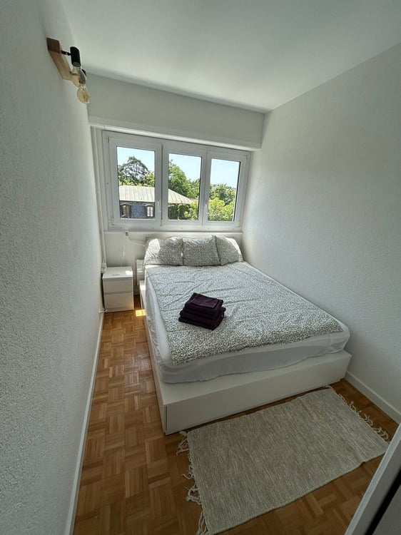 Petit appartement Meublé bien équipé à louer. Proche gare. 1