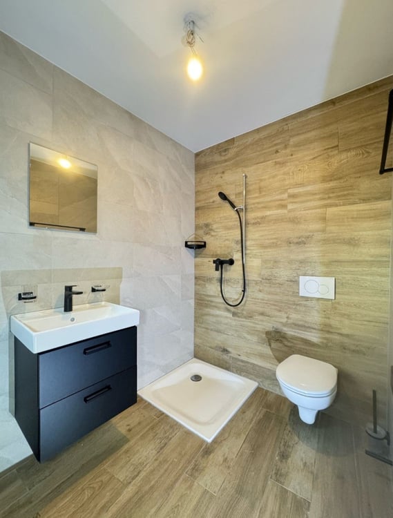 Lumineux studio neuf avec grand balcon 3