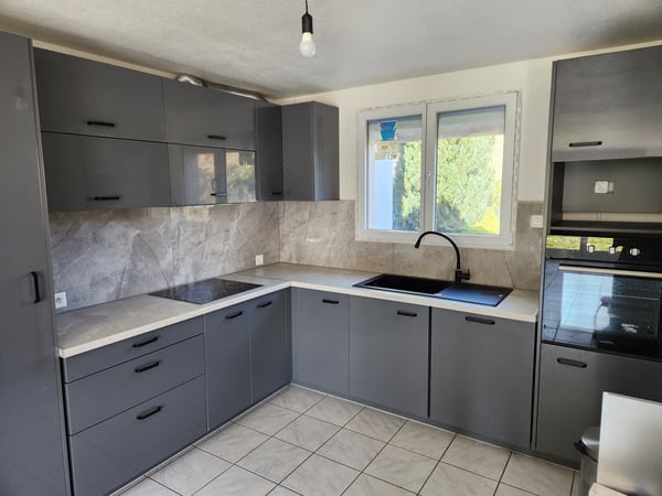 Élégante villa rénovée, idéalement située près de Fribourg 2