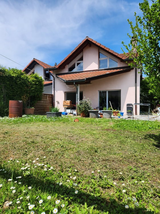 Élégante villa rénovée, idéalement située près de Fribourg 1