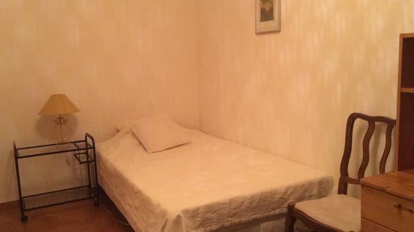 Jolie chambre meublée à sous louer à étudiante 3