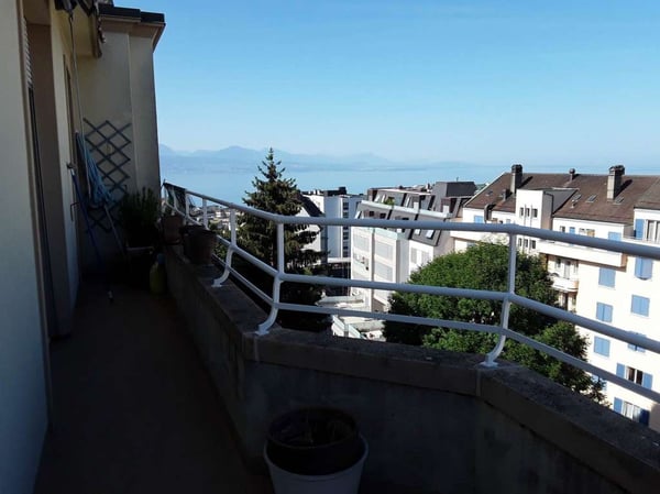 Jolie chambre meublée à sous louer à étudiante 1