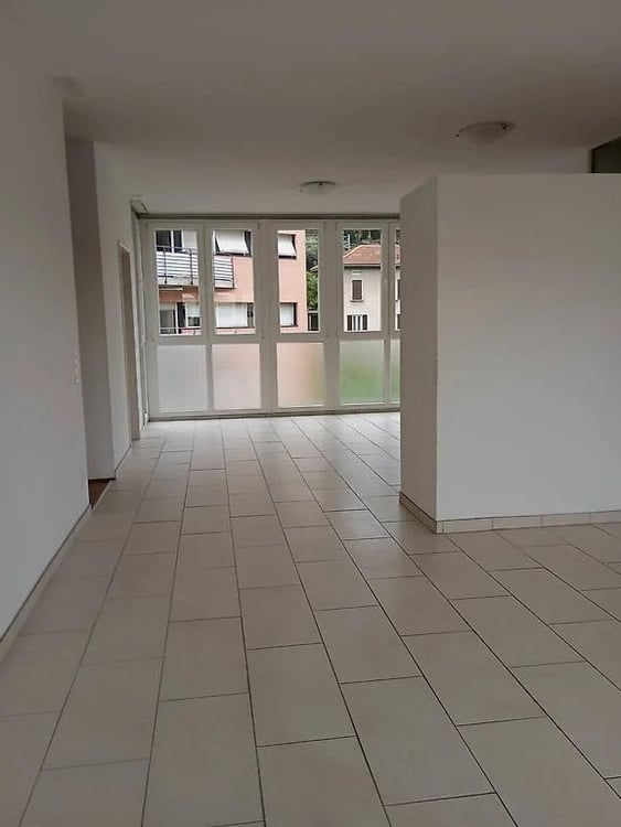 1.5 locali con 2 balconi, posteggio, formula leasing 3