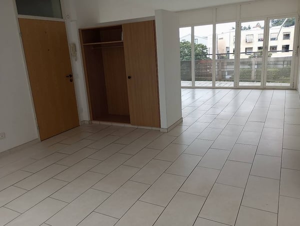 1.5 locali con 2 balconi, posteggio, formula leasing 2