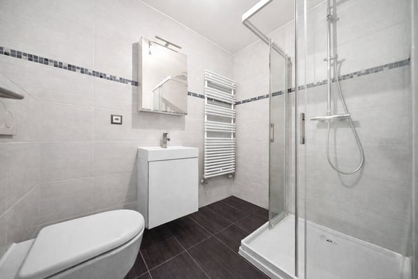 SPACIEUSE DE STANDING AVEC JARDIN ET VUE PANORAMIQUE SUR LAC 10