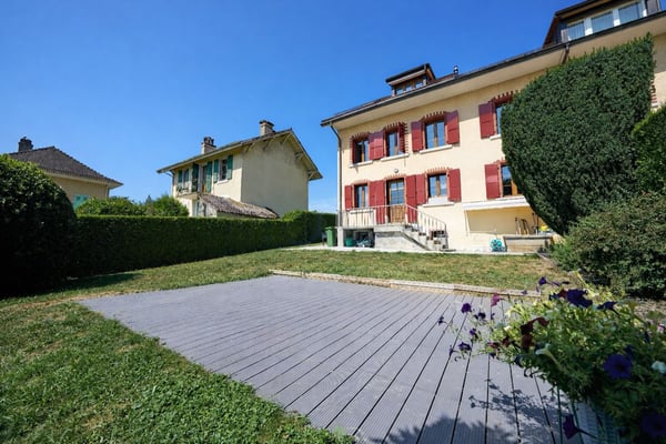 SPACIEUSE DE STANDING AVEC JARDIN ET VUE PANORAMIQUE SUR LAC 2