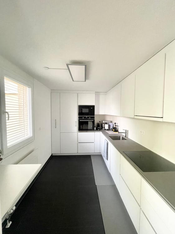 Moderne 1.5 Zimmerwohnung mit Balkon und Garage 4