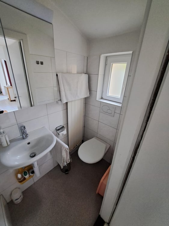 Helles Möbliertes Studio zur Übernahme - Nähe HSG 4