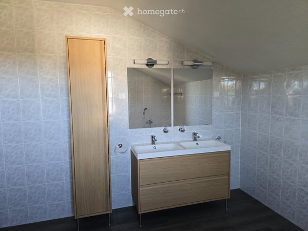 A louer appartement fraichement rénové de 3.5 pcs à Courtion 2