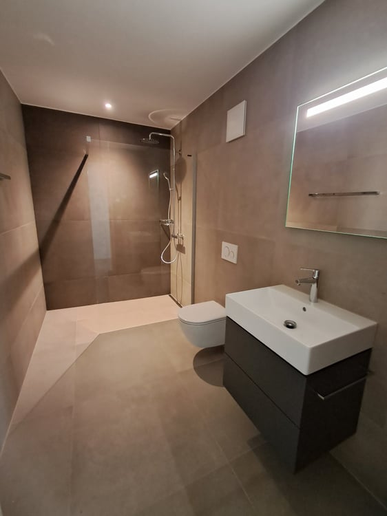 Appartement de 4,5 pièces dans un immeuble neuf à Neuchâtel 2