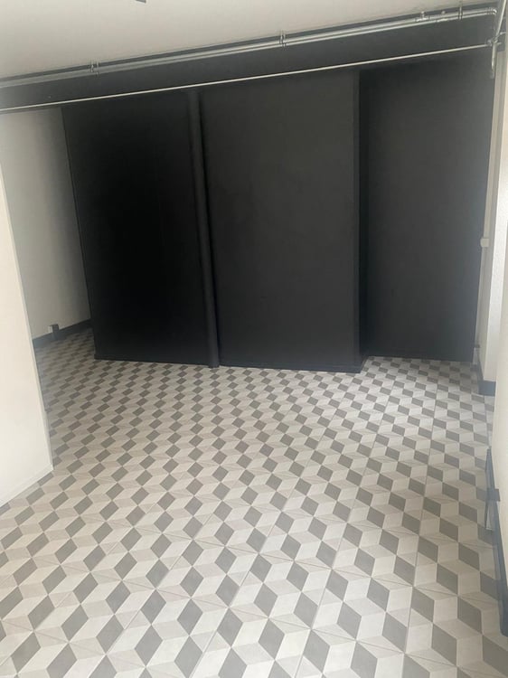 Style loft. Entrée indépendante. 2