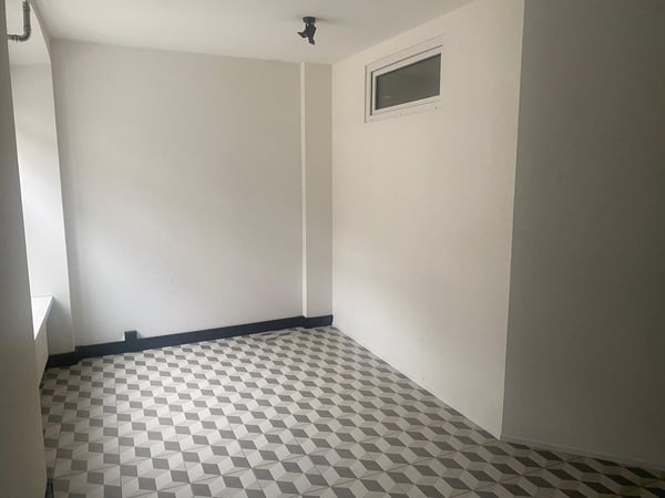 Style loft. Entrée indépendante. 1
