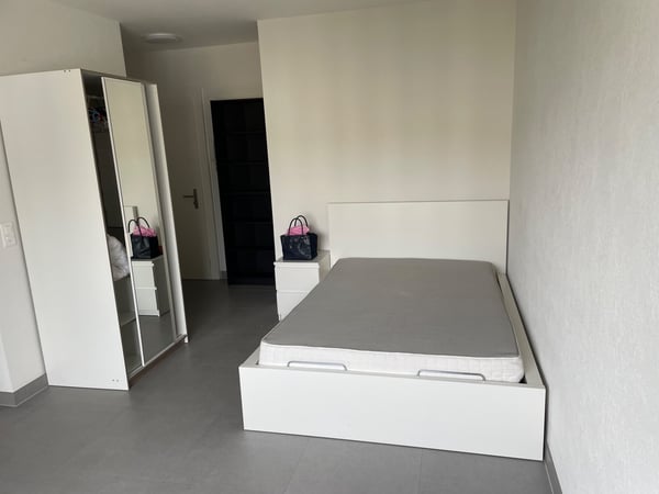 Beau studio meublé centre ville/CHUV 3
