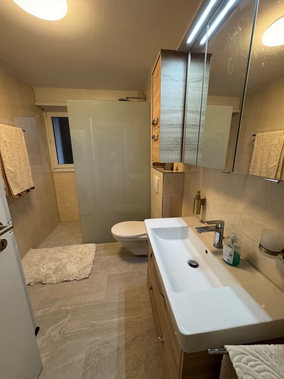 Moderne 3.5-Zimmer-Wohnung mit Balkon und Garage in Winkel 5