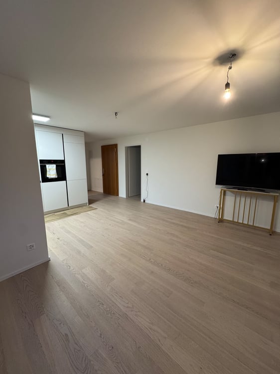 Moderne 3.5-Zimmer-Wohnung mit Balkon und Garage in Winkel 2