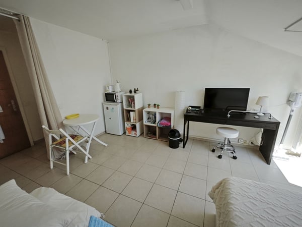 Chambre meublée à louer  à 2 min de la Gare de Nyon 2