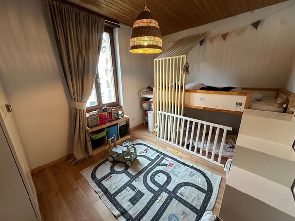 Spacieux 4,5 pièces au centre de Corgémont avec cheminée 4