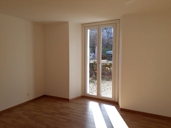 A Saules (NE), Doloires 21, appart. de 3.5 p. avec terrasse 3