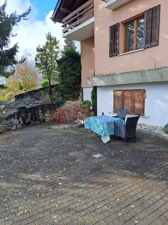 Grand studio au calme avec hall d'entrée et terrasse 4