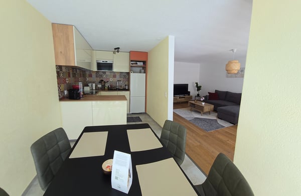Renovierte 3.5-Zimmer-Wohnung im Hochparterre in Erlach 9
