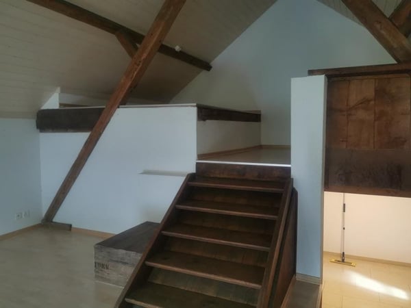 auf 1. Juni bezugsbereiter Hausteil/ Wohnung 4