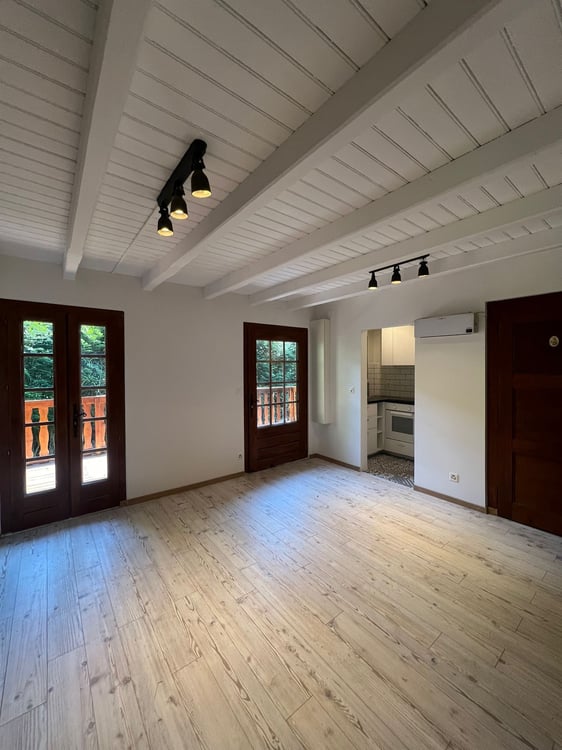Chalet habitable rénové avec grand jardin à Lausanne 3