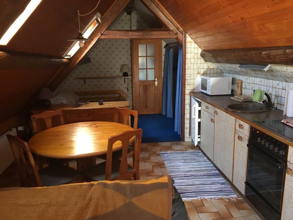 Studio partiellement meublé 4