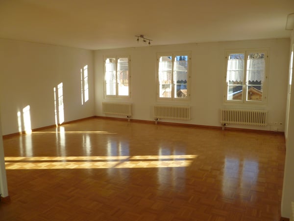 Helle 3 1/2-Zi-Wohnung mit sonnigem Balkon zu vermieten 3
