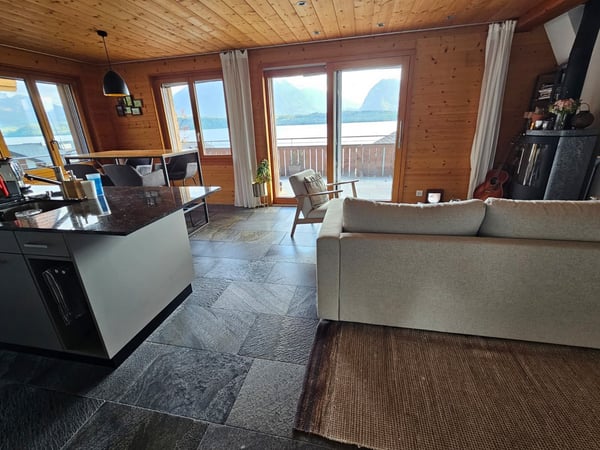 Traumhafte 3.5-Zimmer-Wohnung mit Seeblick in Oberhofen 2