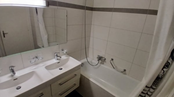 3 pièces à louer 94 m² avec balcon + parking intérieur 4
