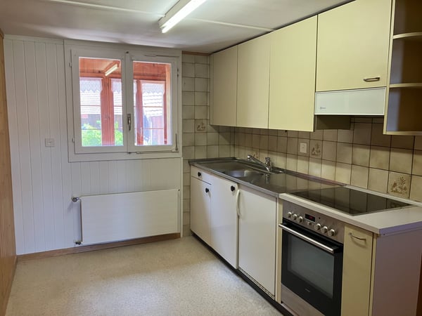 Teilrenovierte 3-Zimmer-Wohnung im Stöckli 2
