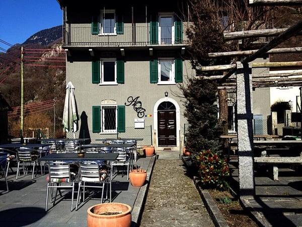 vendo CASA, 6 camere con Grotto e Giardino 3