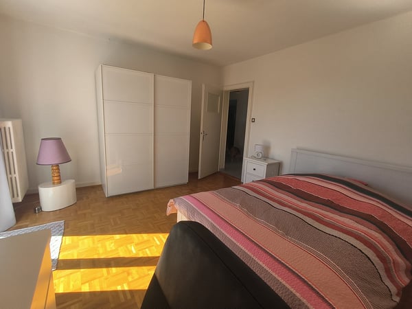 Chambre meublée à louer chez l'habitante 2